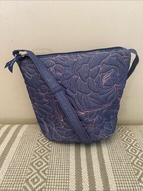 Vera Bradley NWOT aloha blooms ultralight bucket crossbody bag.
